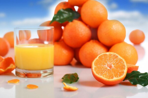 Jugo jugoso saludable de frutas