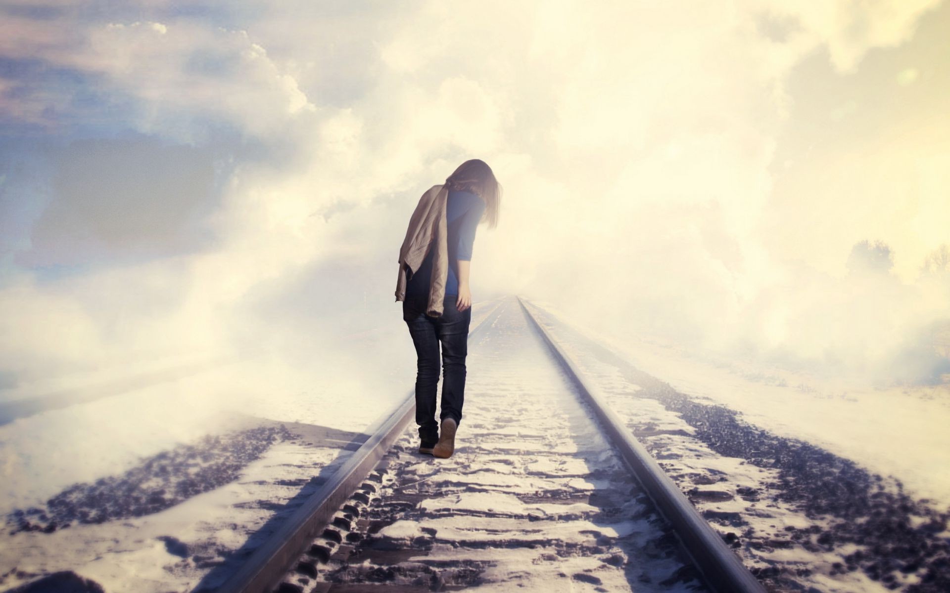 viajes paisaje carretera nieve cielo solo invierno pista sistema de transporte guía tren montaña ferrocarril hombre adulto luz del día al aire libre