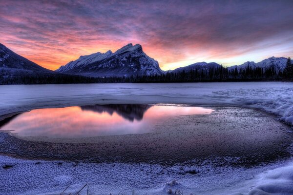 Puesta del sol del lago amanecer del agua