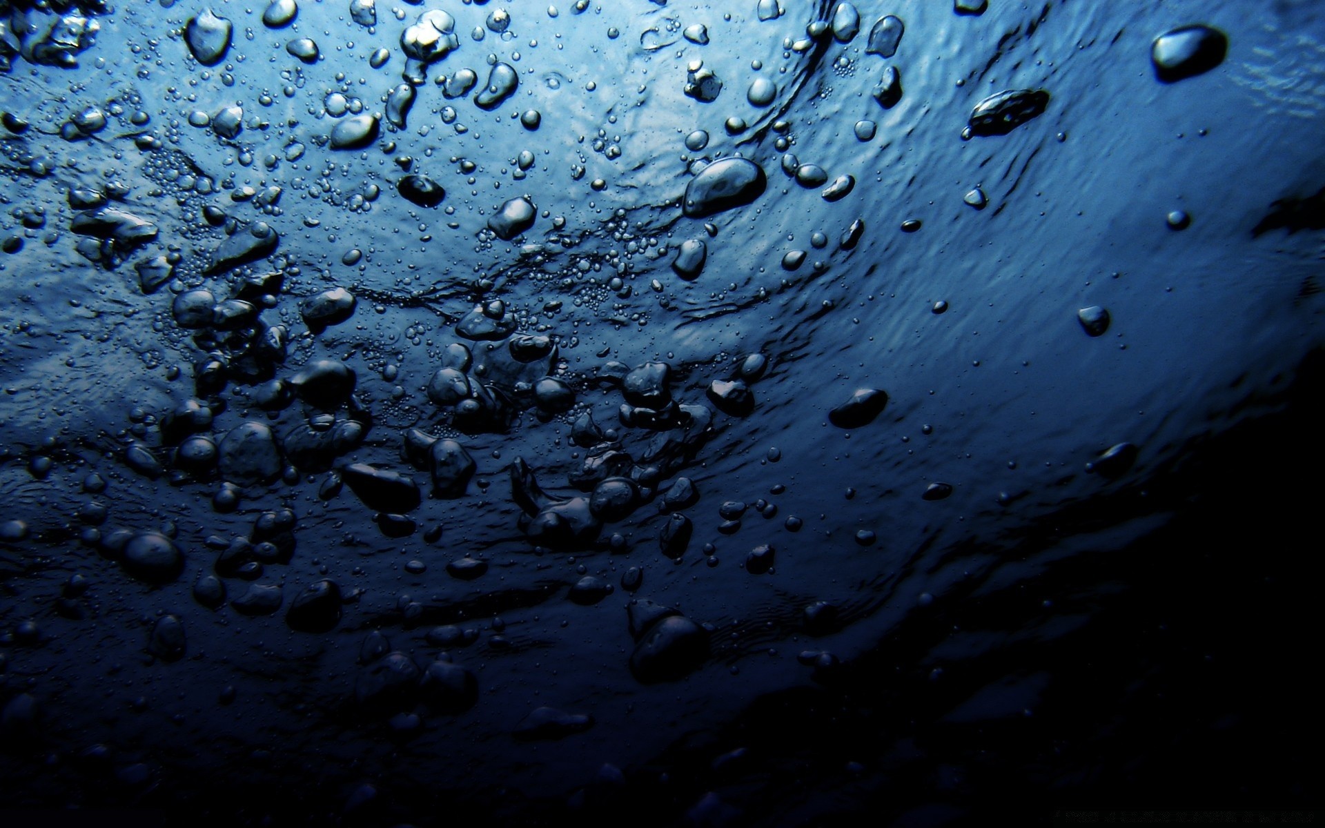 gotas y agua mojado lluvia gota gota agua burbuja splash claro limpio limpio líquido rocío bajo el agua gota lavado ondulación flujo liso turquesa gotas