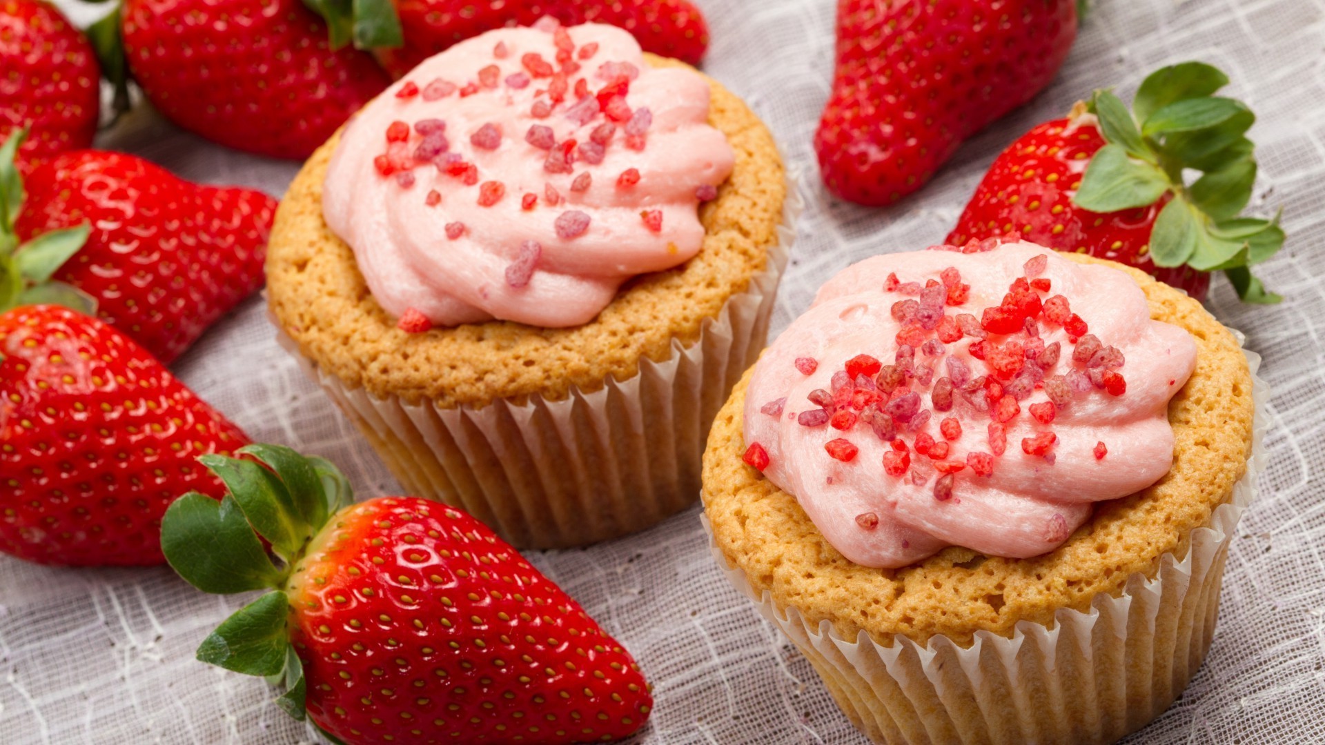 postres dulce fresa crema pastel delicioso pastelería baya refresco comida azúcar hornear fruta panadería chocolate vainilla casero indulgencia desayuno crema batida
