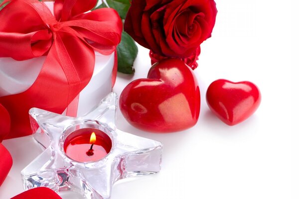 Caja de regalo blanca redonda con cinta roja