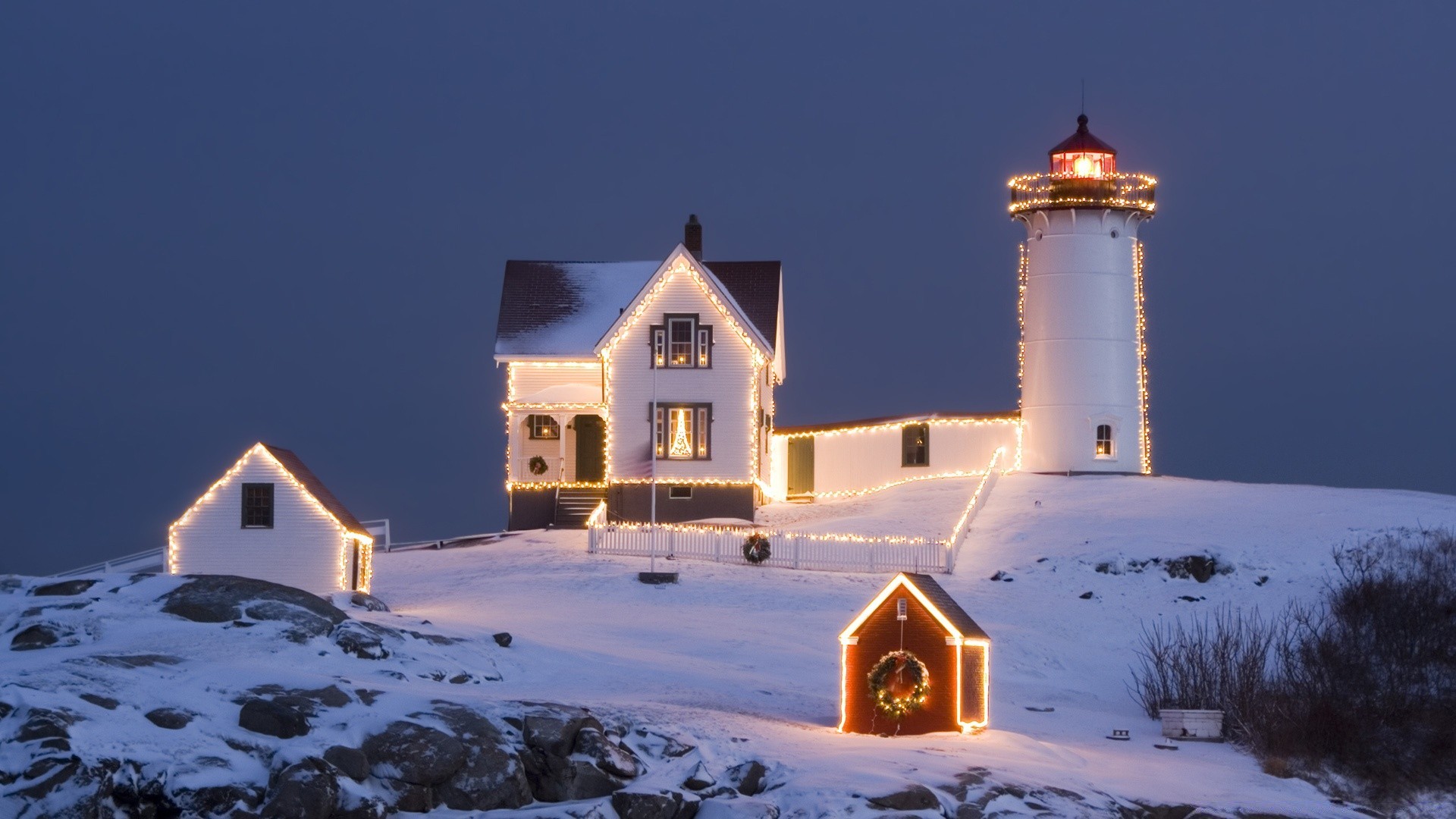 navidad arquitectura hogar hogar invierno nieve al aire libre viajes cielo luz del día paisaje luz hogar noche pintoresco faro mar iglesia