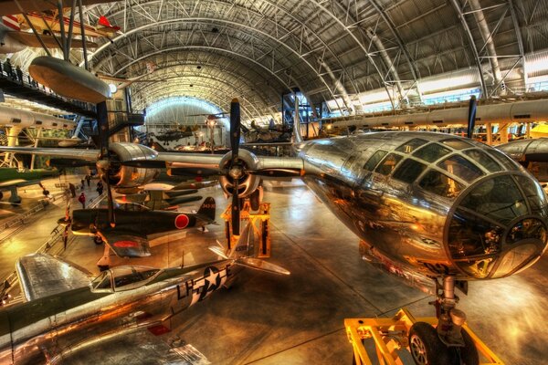 Taller de ensamblaje de aviones de aviación