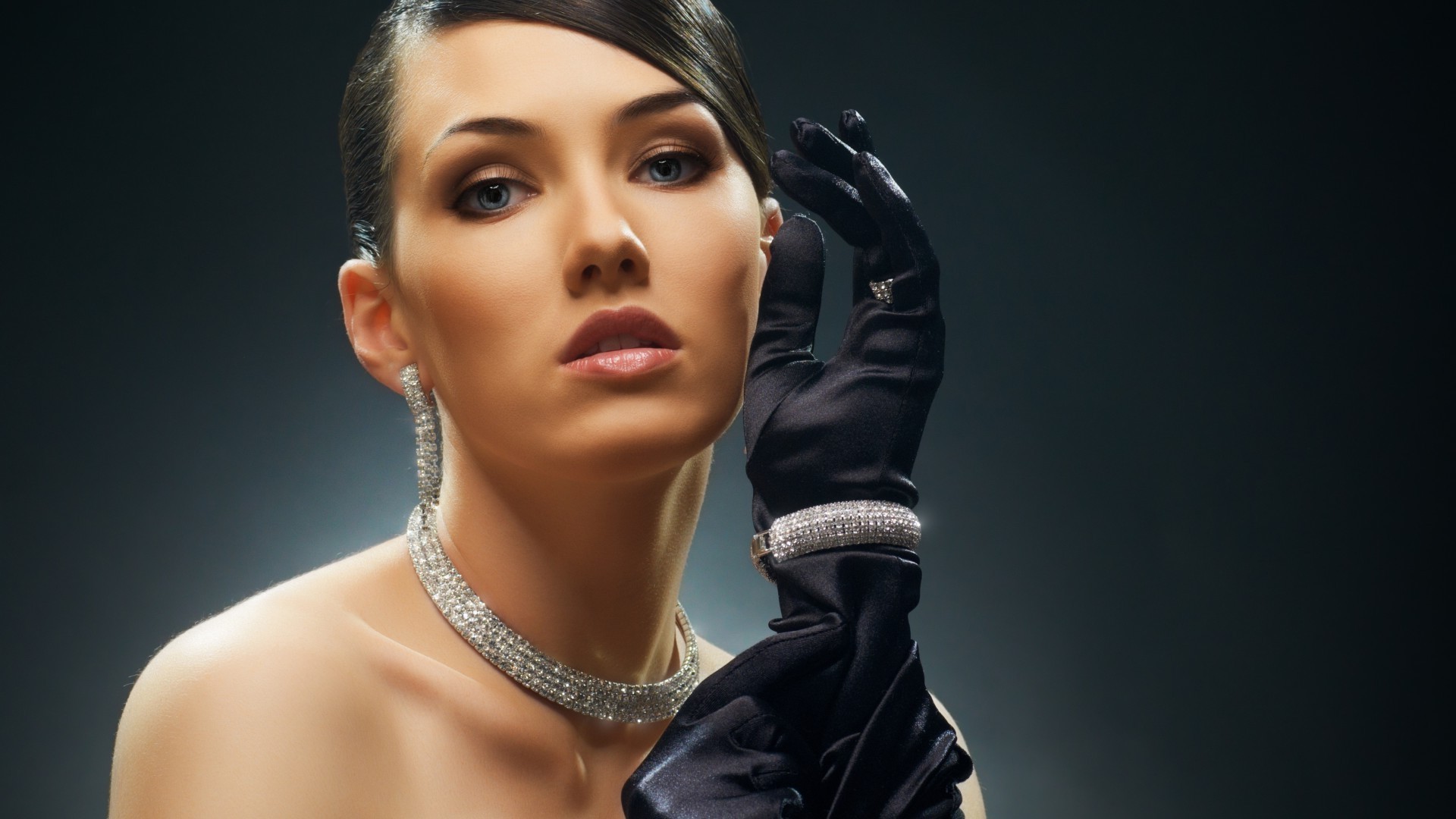 mujer moda solo glamour retrato sexy joyería