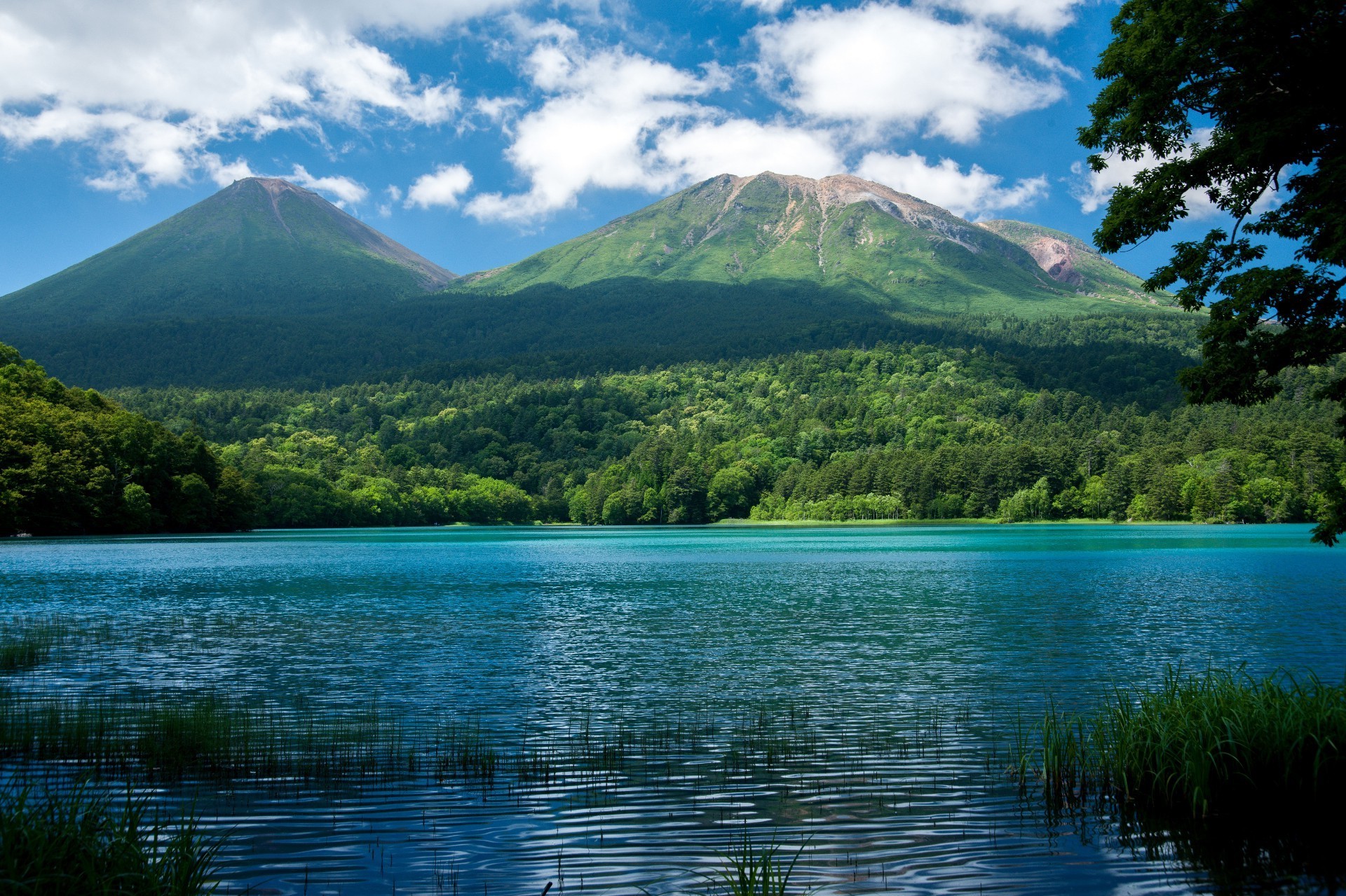 agua lago naturaleza viajes montaña paisaje al aire libre reflexión cielo árbol verano escénico madera