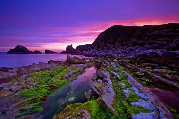 Puesta de sol en el mar en algún lugar de los Fiordos