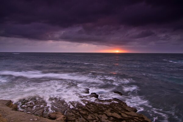 Mar y océano al atardecer
