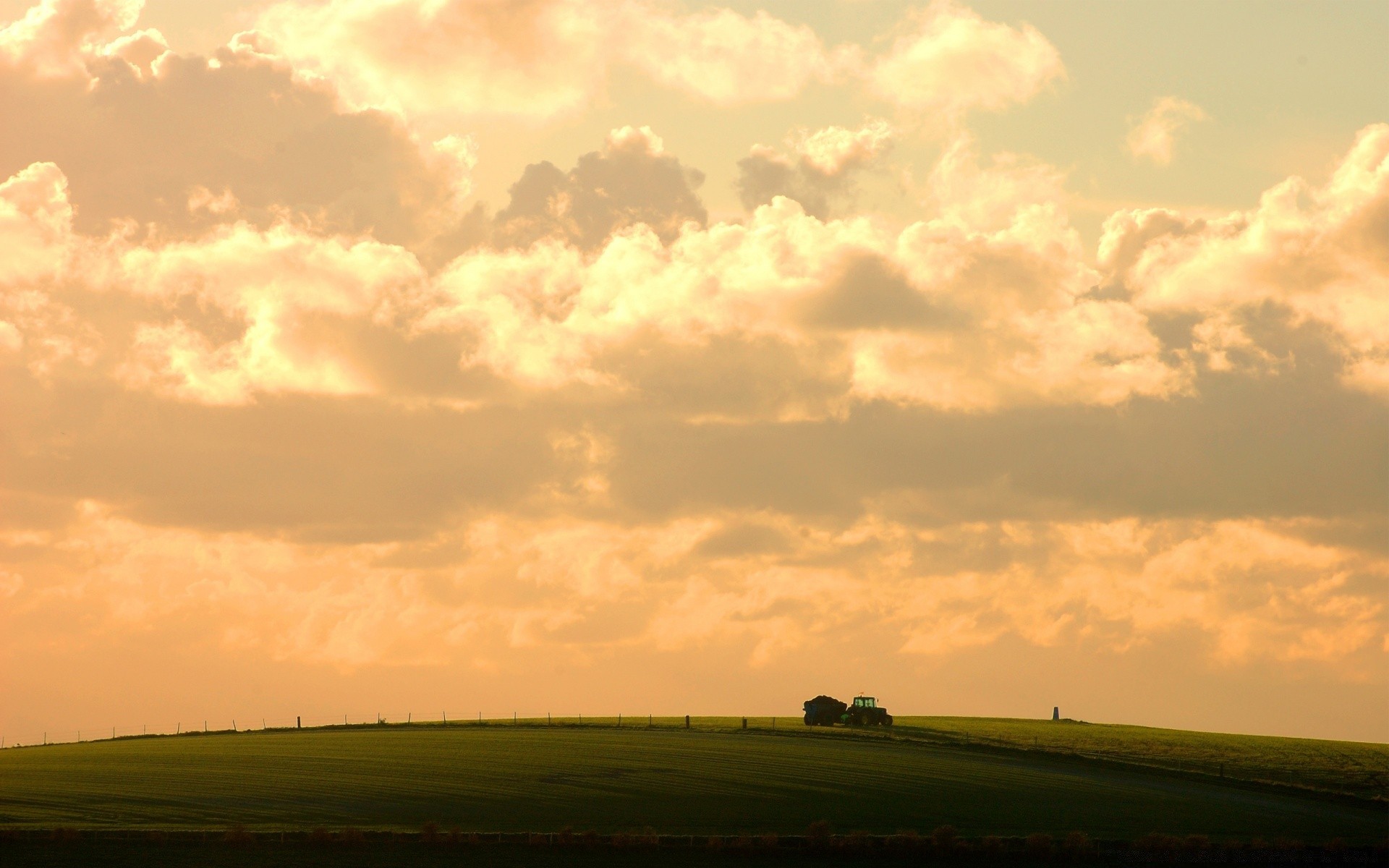 paisaje paisaje agricultura granja cielo campo naturaleza tormenta tierra cultivada árbol tiempo luz luz del día nube horizonte al aire libre puesta de sol sol rural pastizales