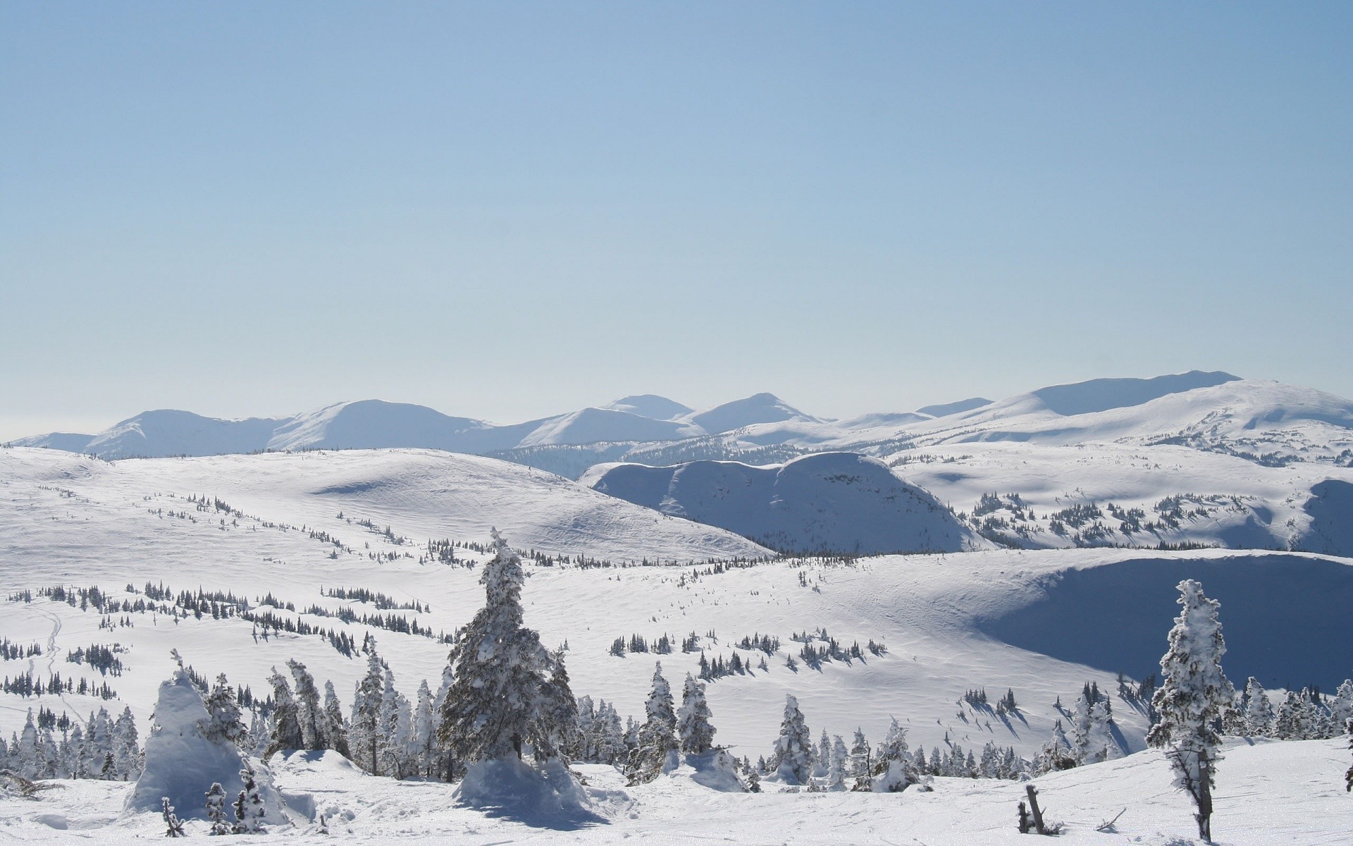 montañas nieve invierno montañas frío resort colina pico de montaña escénico hielo paisaje nevado madera congelado alpino viajes valle árbol escarcha panorama