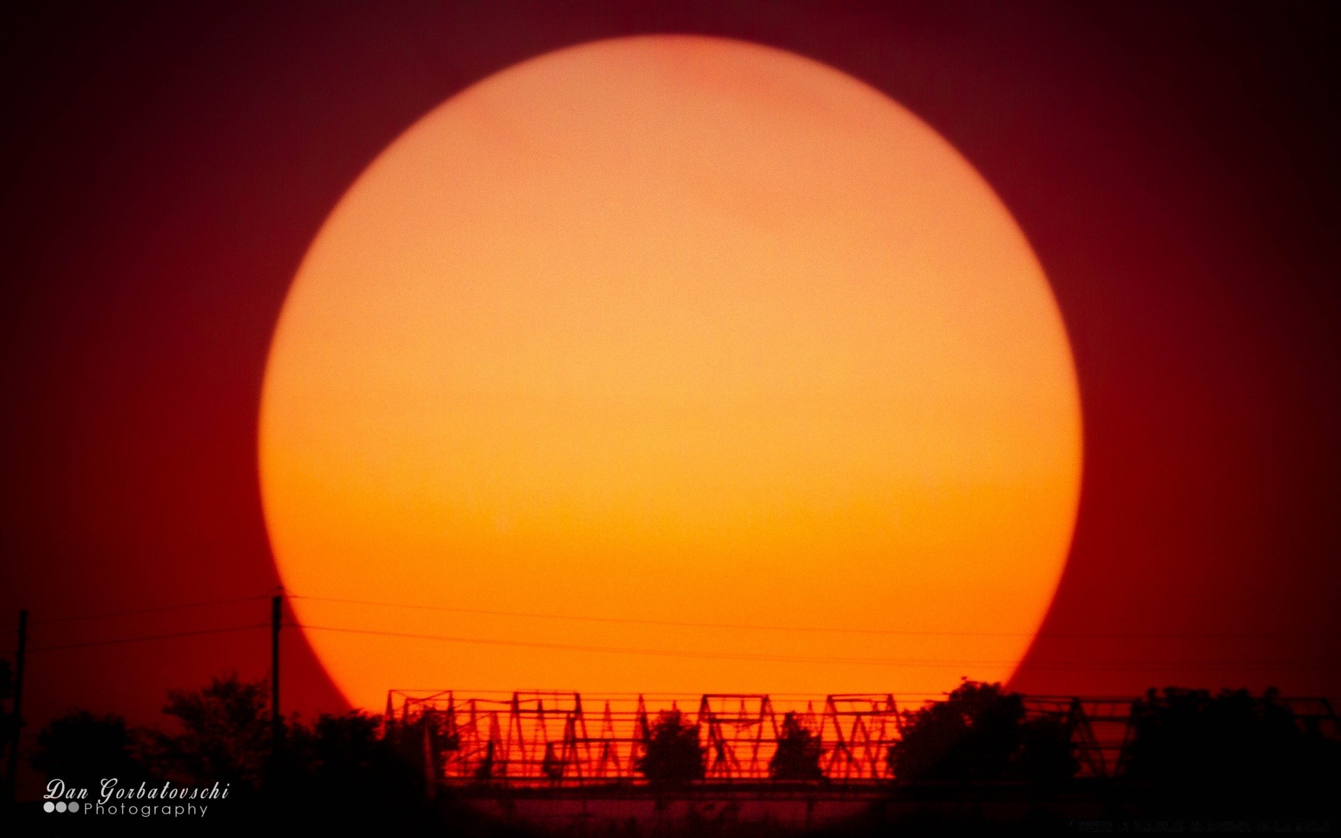 cielo luna puesta de sol sol noche crepúsculo amanecer cielo oscuro silueta luz naturaleza al aire libre astronomía iluminado