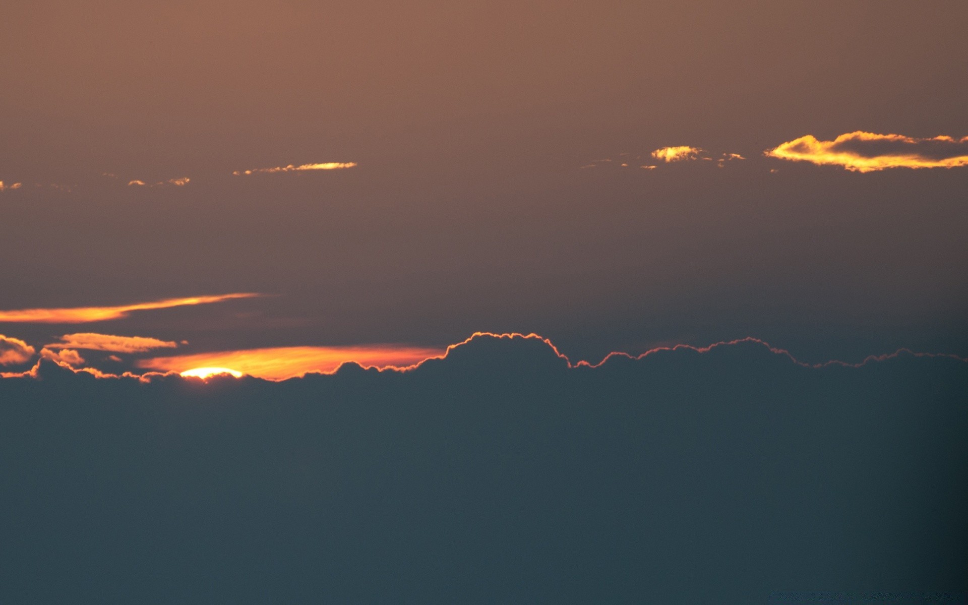 cielo puesta de sol avión cielo noche avión paisaje luz amanecer iluminado vuelo silueta sol luz del día humo playa clima crepúsculo viajes