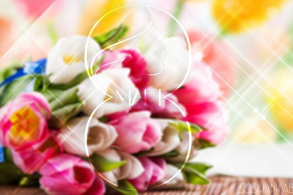 Feliz 8 de marzo con tulipanes