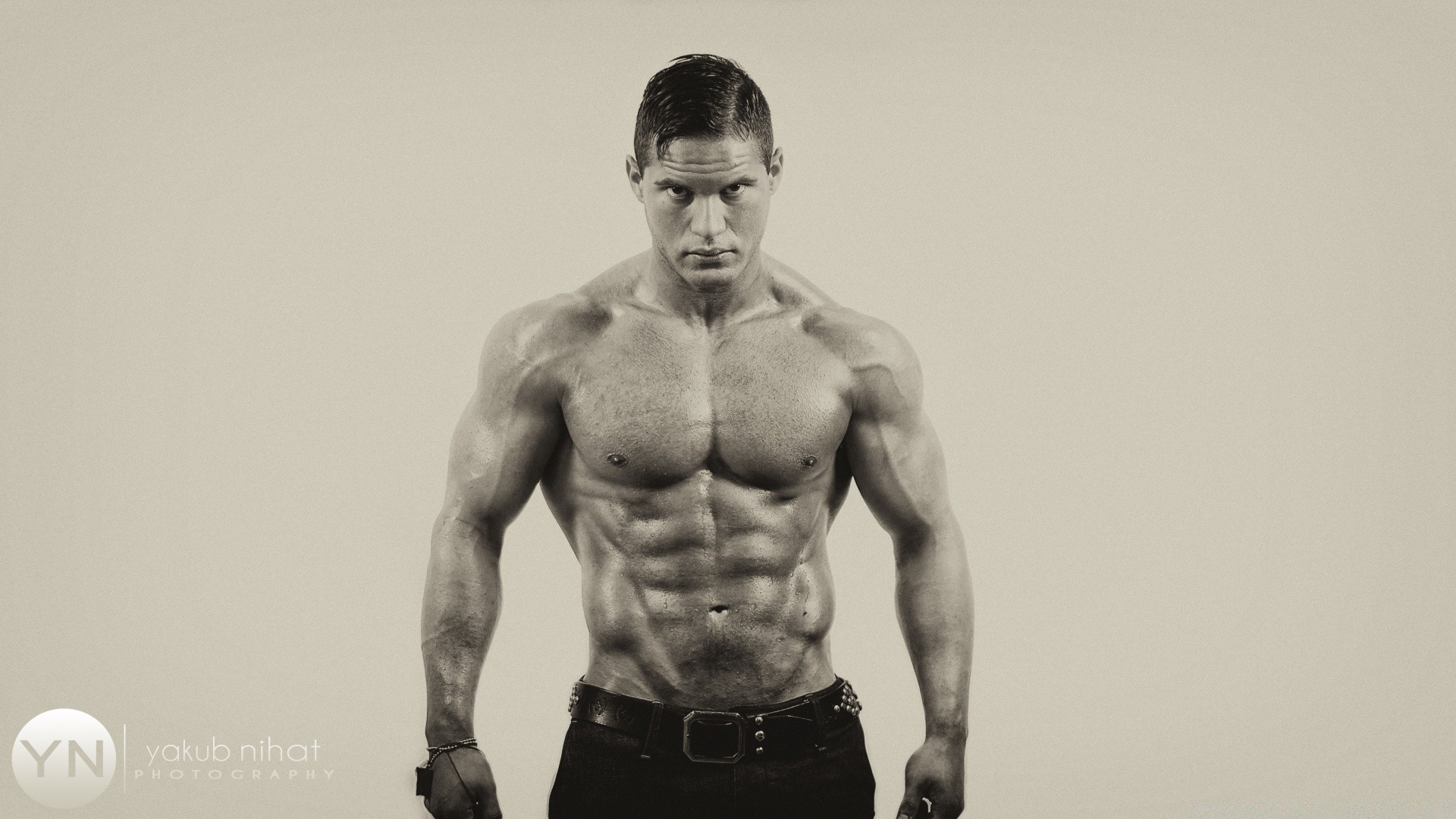 fitness atleta adulto hombre camisas solo fuerza retrato hermoso musculoso desnudo torso fuerte