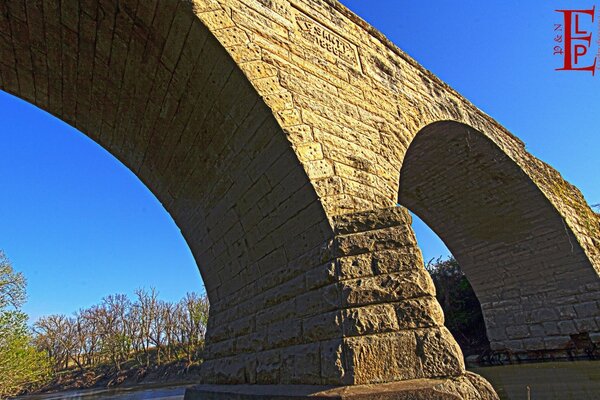 Puente de arco de piedra de Clements