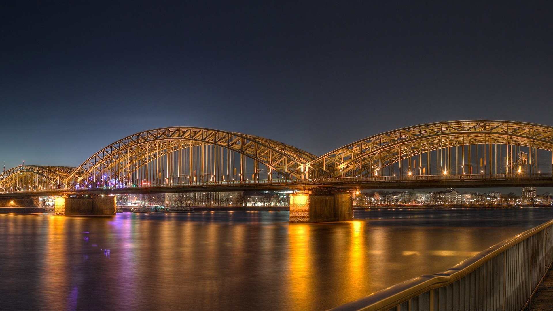 europa puente arquitectura viajes ciudad agua río reflexión crepúsculo cielo puesta de sol urbano noche ópera casa ciudad iluminación luz punto de referencia moderno