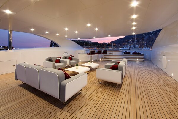 Habitación de hotel con vistas al atardecer